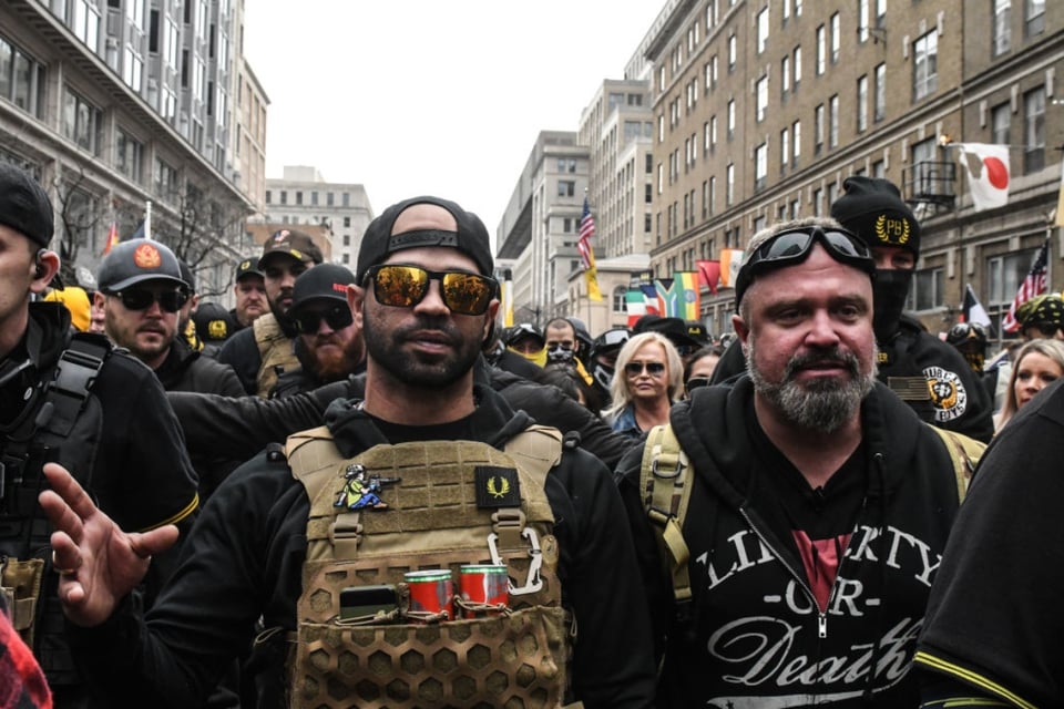 Arrestan en Washington al líder del grupo ultraderechista Proud Boys