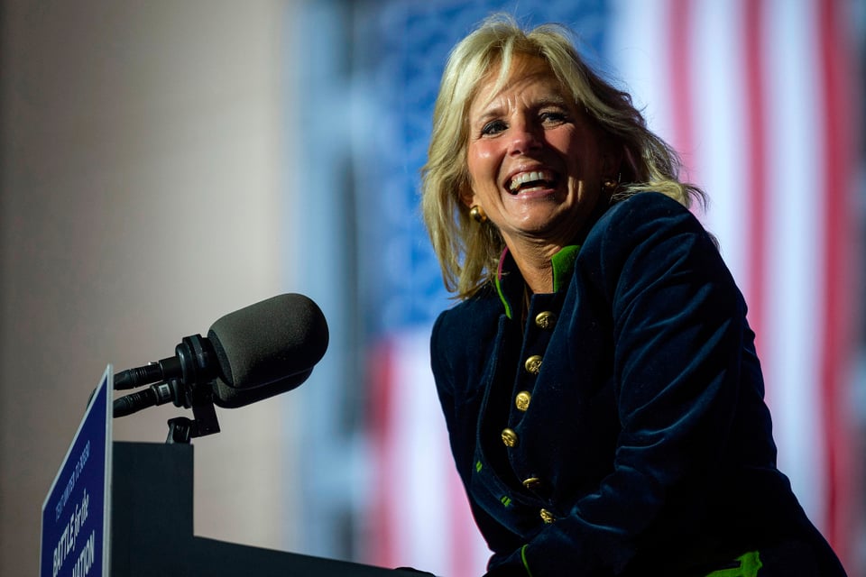 Jill Biden da la bienvenida a hispanos asegurando que ‘los necesita’ featured image