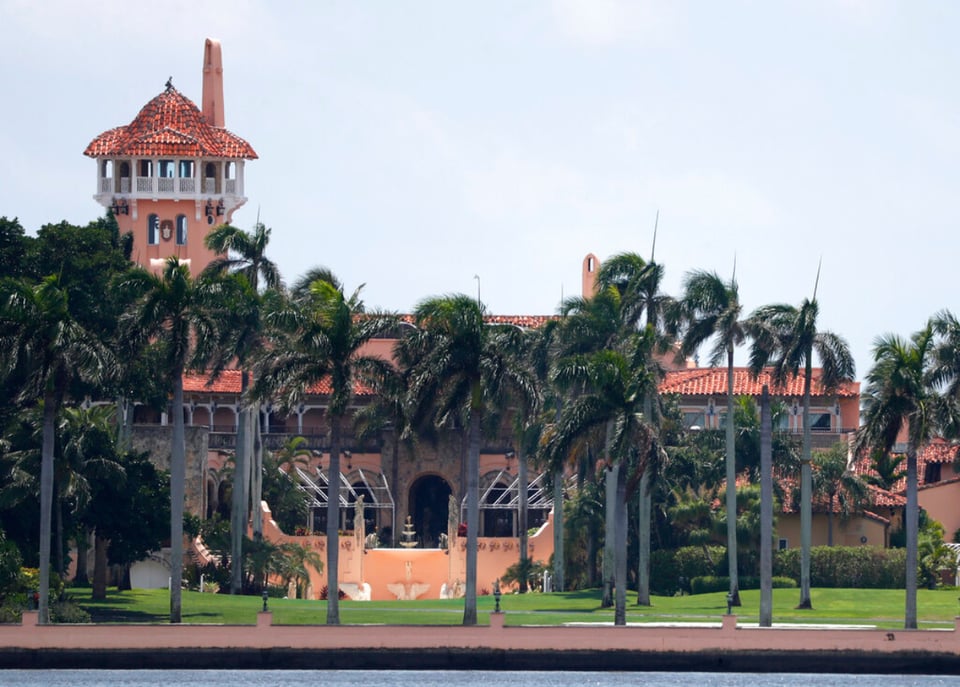 Mar-a-Lago recibe camiones de mudanza antes de llegada de Trump