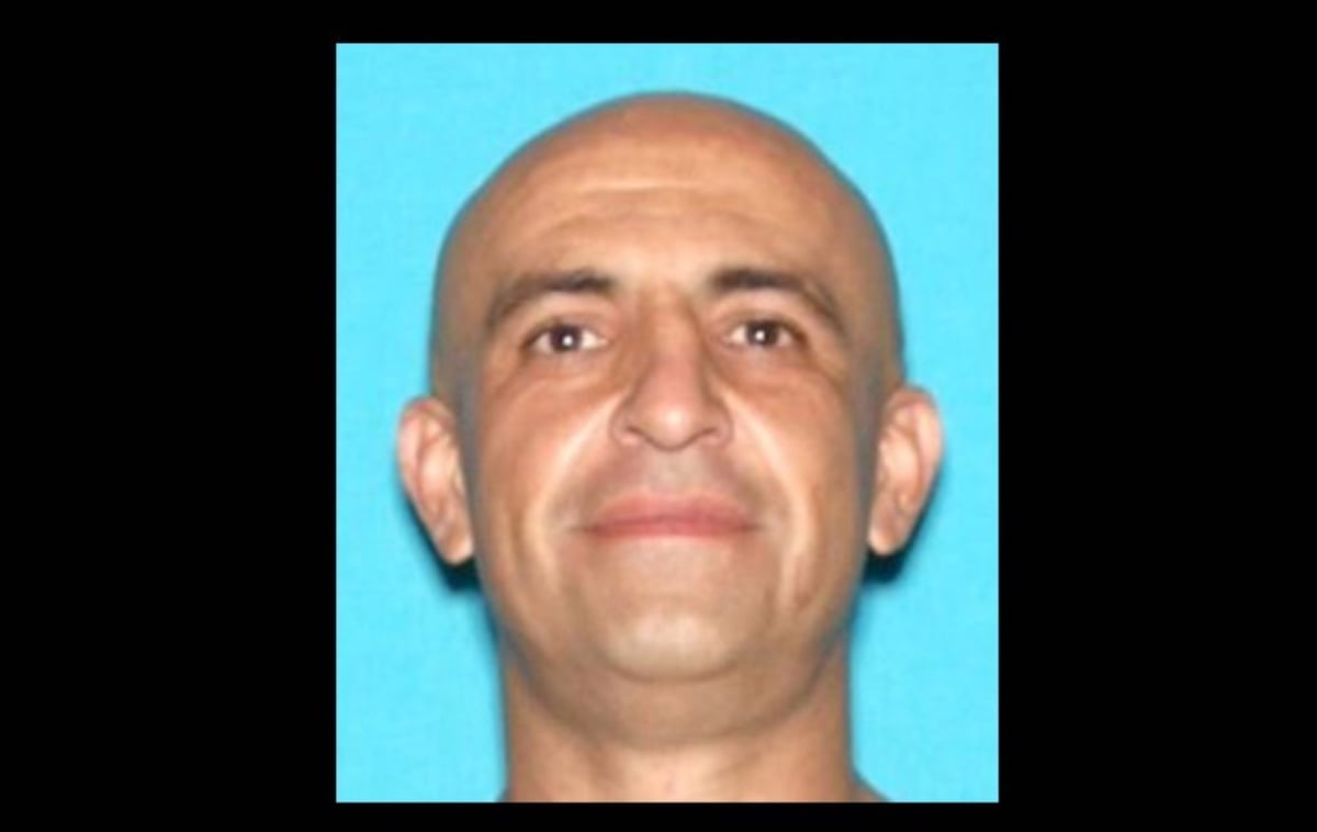 Nelson Garibay fue detenido en Los Ángeles, California, acusado de haber matado a su madre y a su padrastro a batazos en la cabeza.