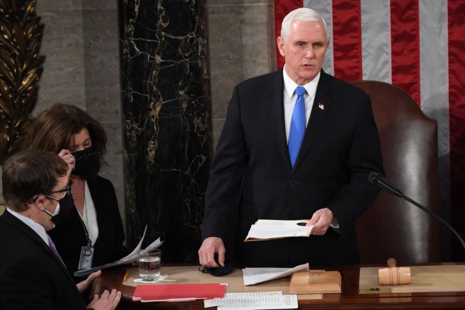 Mike Pence desafía a Donald Trump: no puede cambiar resultados electorales