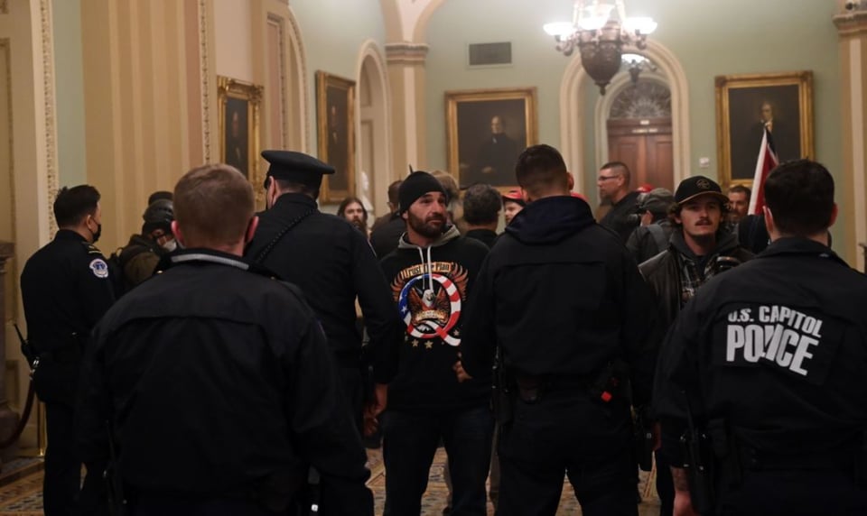 ÚLTIMA HORA: Reportan hombre armado en el Capitolio de EEUU