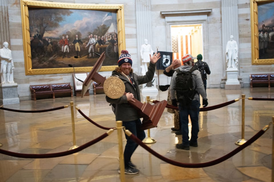 Tras caos en el Capitolio, resurge tuit de Trump donde promete «Diez años de prisión»