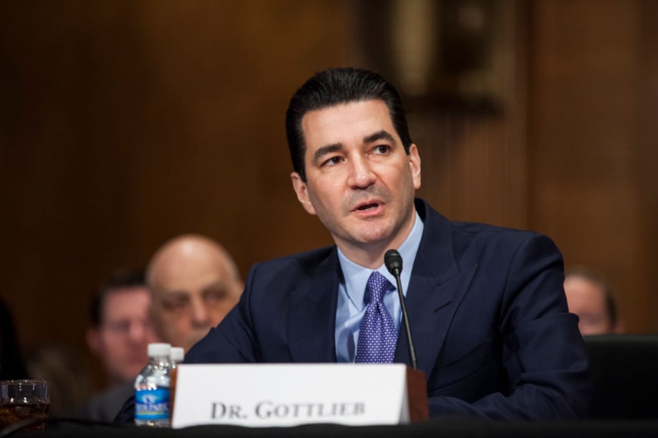 «Para marzo»: Exjefe de la FDA asegura que la nueva cepa de coronavirus «crecerá rápidamente» en EEUU