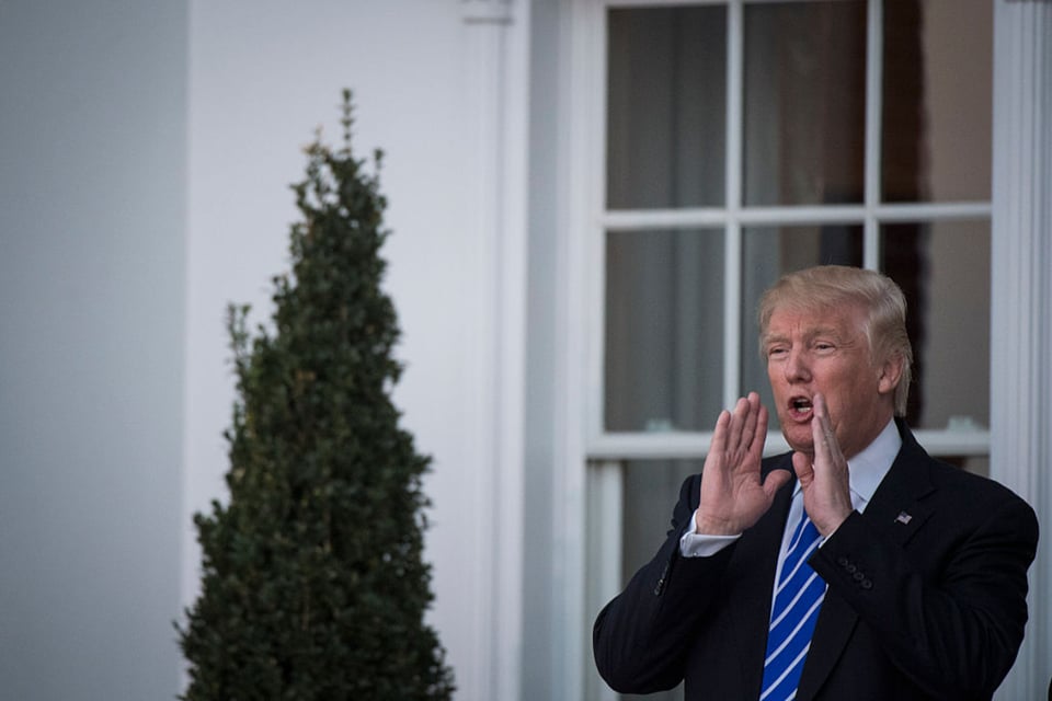 Trump llama «patético» al partido republicano por bloquear cheque