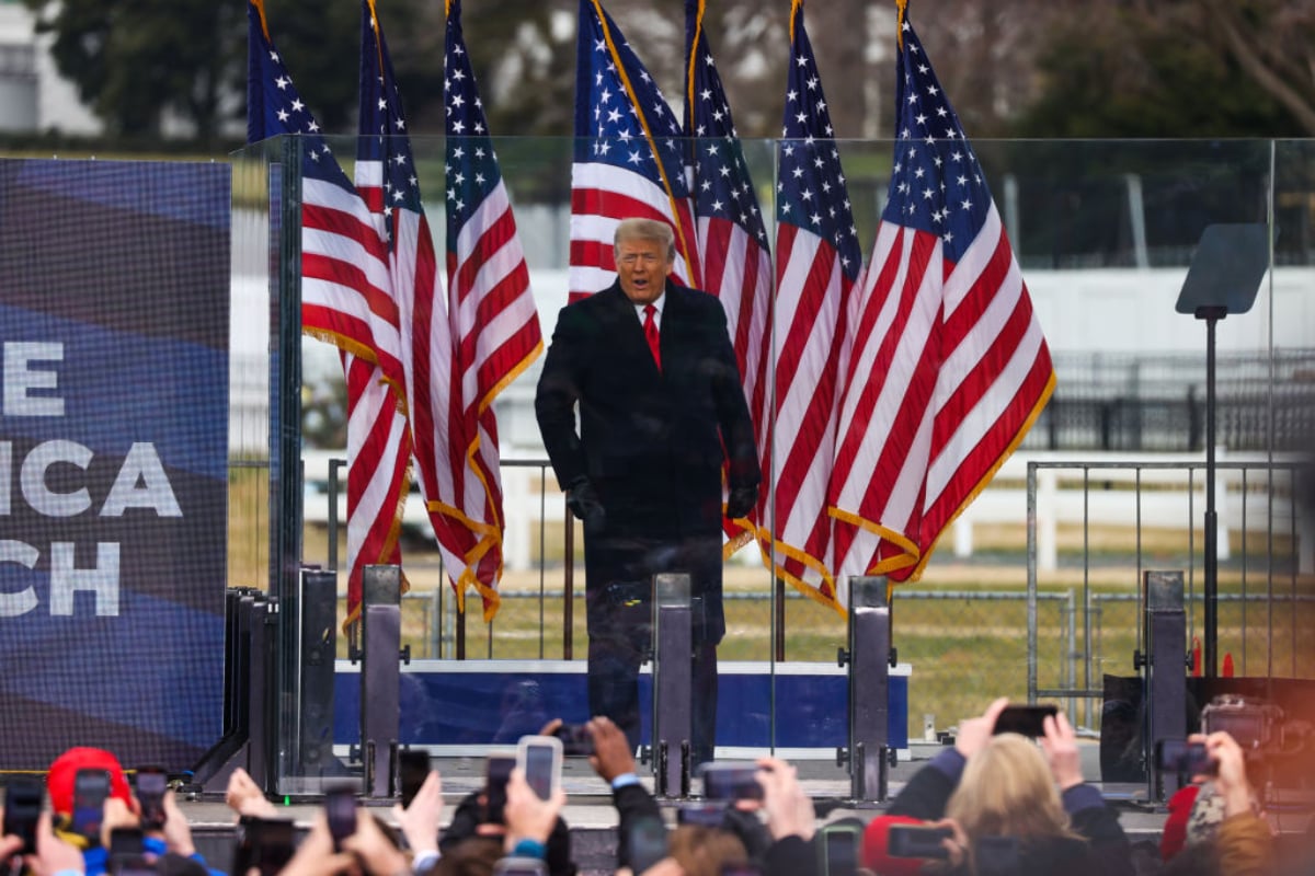 Trump cede ante Biden y dice a sus seguidores que «pagarán» por su ataque al Capitolio