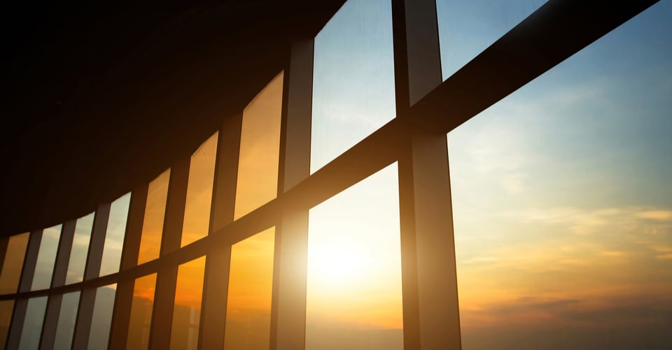 Diseñan paneles solares transparentes que sirven de ventanas