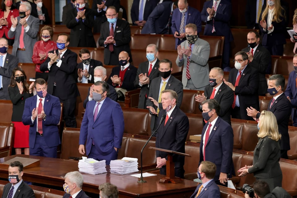 El Senado rechaza desafío a victoria de Biden en Arizona