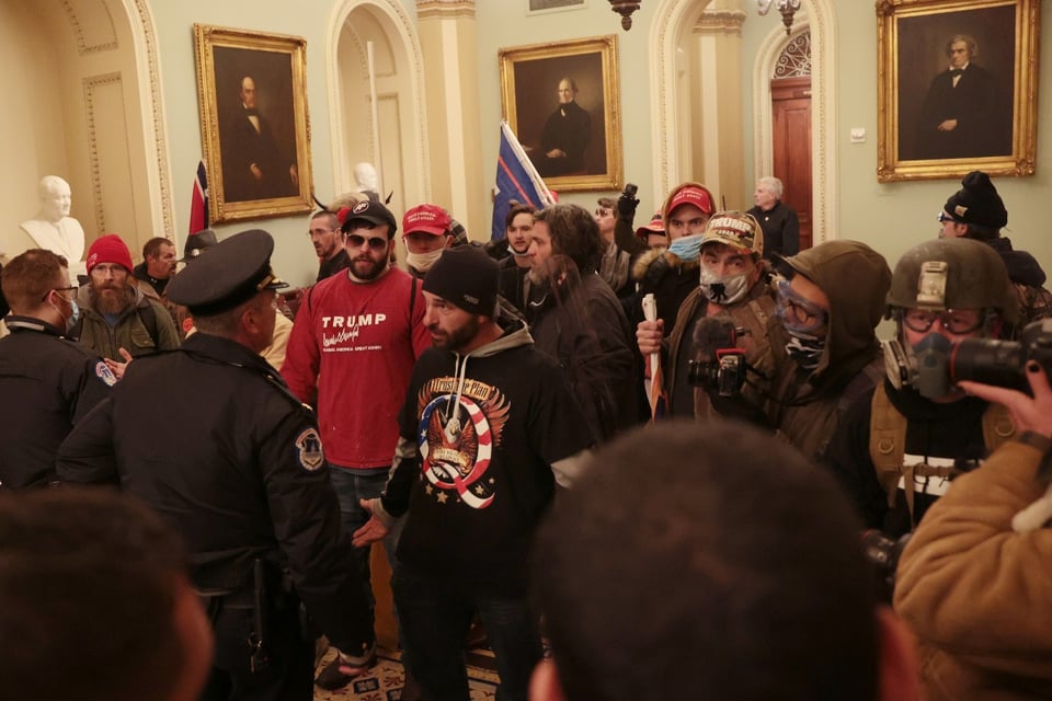ÚLTIMA HORA: Evacúan el Capitolio y suspenden sesión para confirmar a Biden