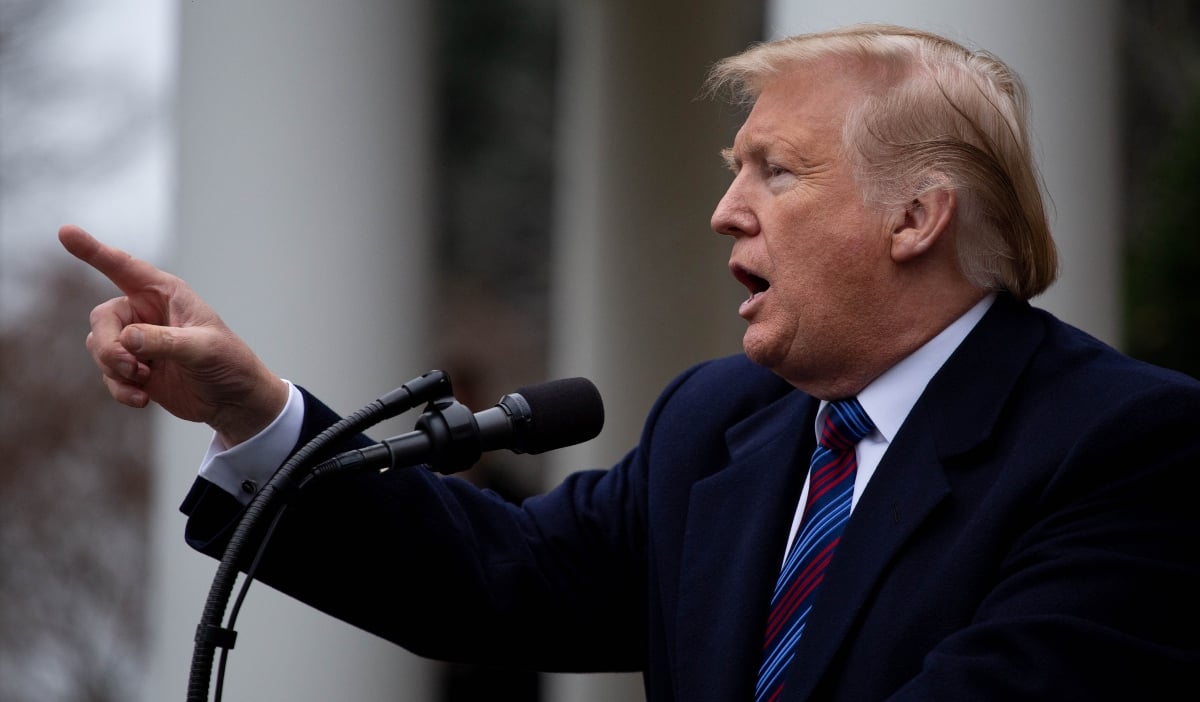 Trump pide que no haya violencia, ni vandalismo en la inauguración de Biden