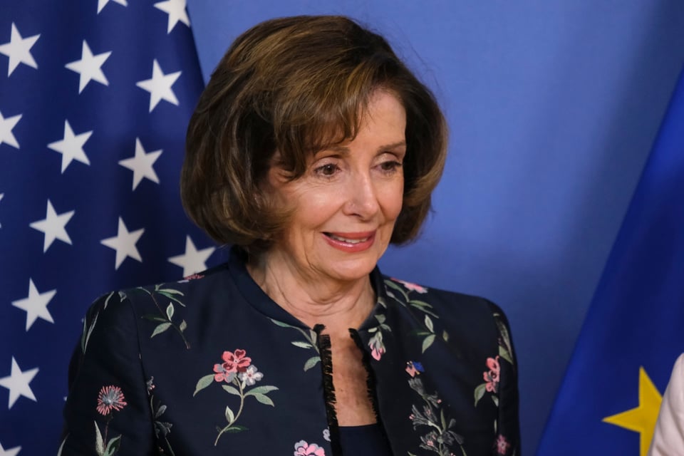 Hombre que irrumpió en la oficina de Nancy Pelosi, es arrestado y acusado de tres cargos federales