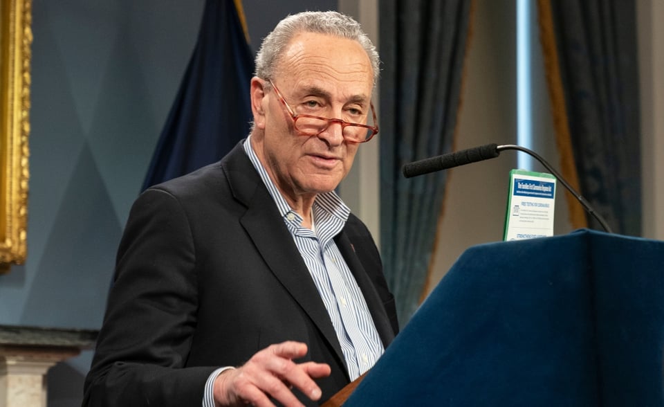 Chuck Shumer revela que tercer cheque será votado la próxima semana