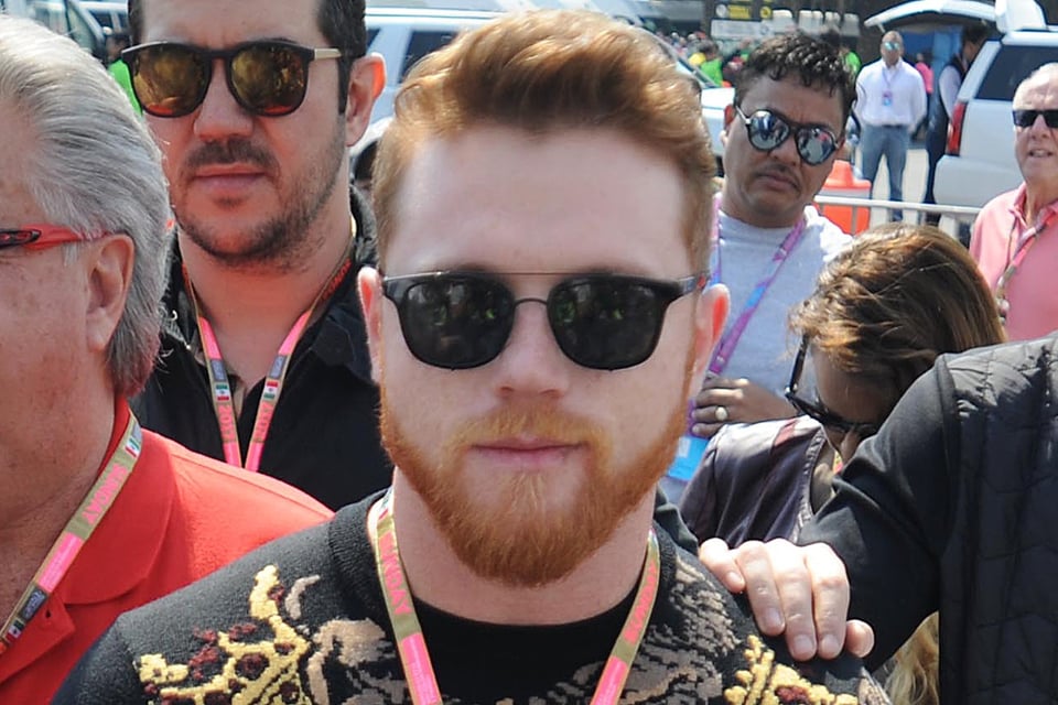 ¿Cuánto cuestan los tenis personalizados de Saúl El Canelo Álvarez?
