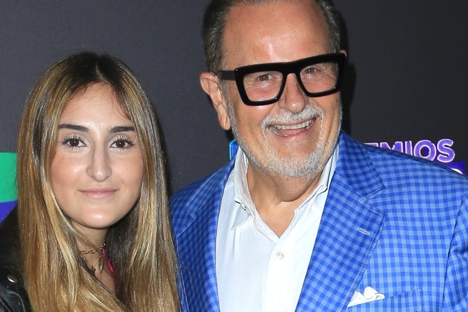 ¿La gemela de Excelsa? La hija de Raúl de Molina aparece vestida con abrigo de peluche al estilo de la Familia Peluche