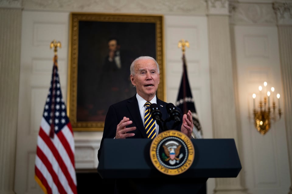 Biden anula otra restricción de Trump sobre inmigrantes