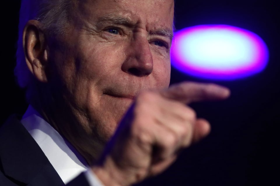 Estímulo de Biden no incluirá aumento de salario