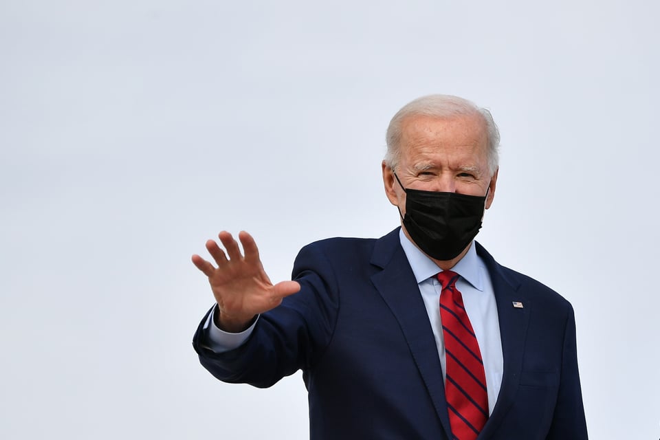 Biden estima fecha para recibir el tercer cheque de $1,400 dólares