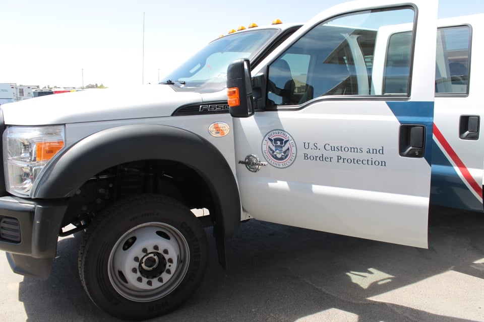 Persecución de camioneta con inmigrantes en California deja varios heridos