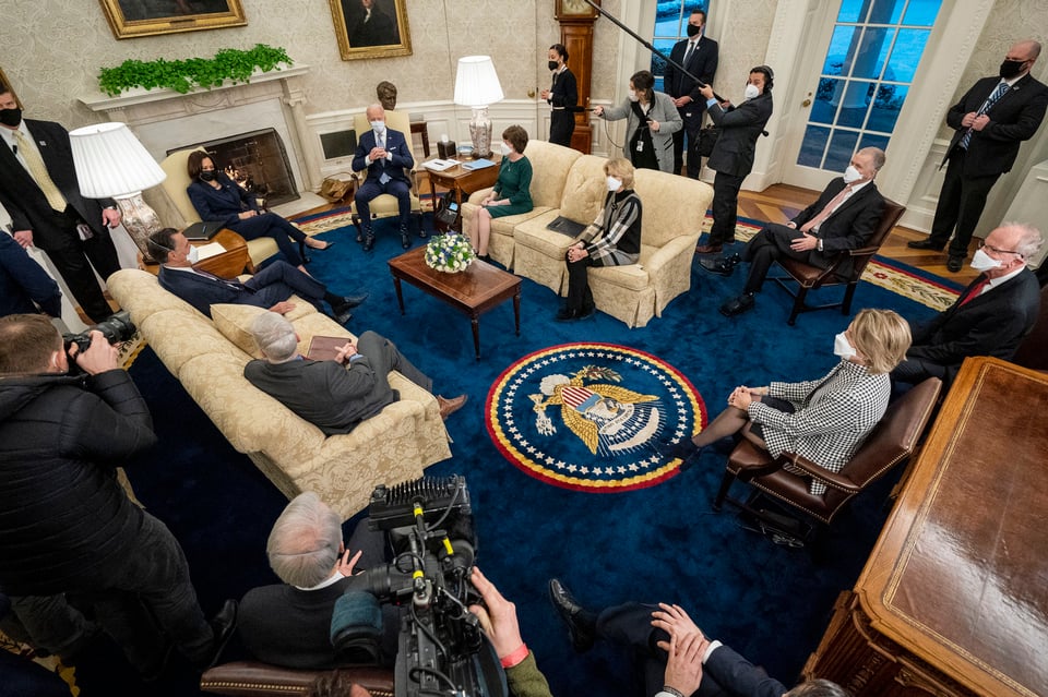 Biden sostiene reunión con republicanos sobre paquete de ayuda