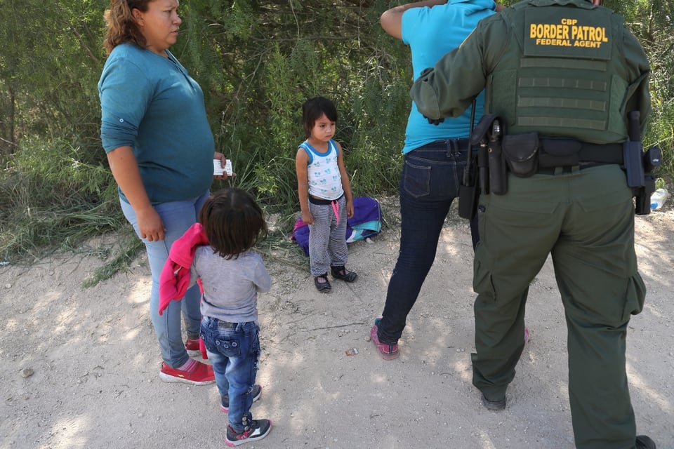 Gobierno de Biden reactivará centro para alojar a menores migrantes