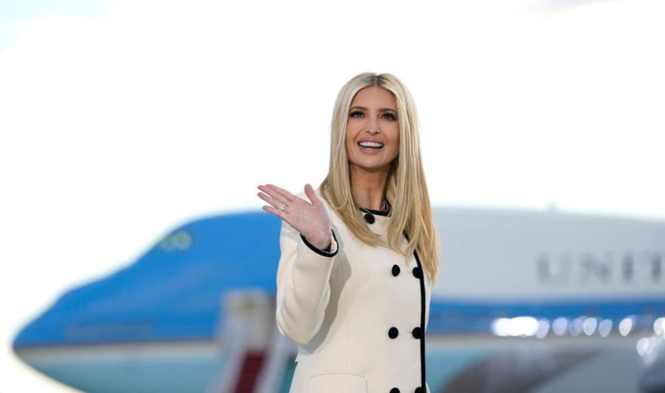 En pleno juicio de Trump, su hija Ivanka Trump es captada sudando en entallados leggins en Miami (FOTO) featured image