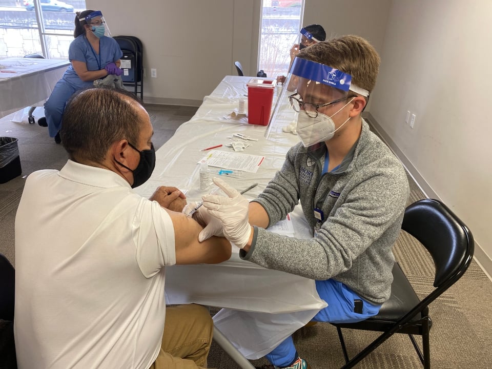 Georgia: Realizan primera jornada de vacunación contra coronavirus para hispanos en Atlanta