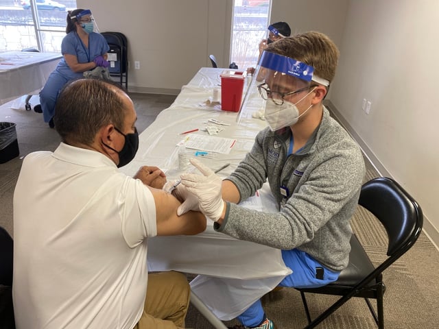 Georgia: Realizan primera jornada de vacunación contra coronavirus para hispanos en Atlanta