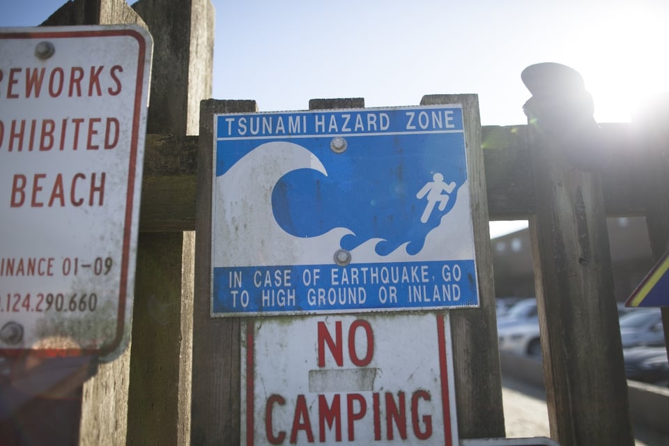 Sismo sacude Pacífico Sur y emiten alerta por tsunami featured image