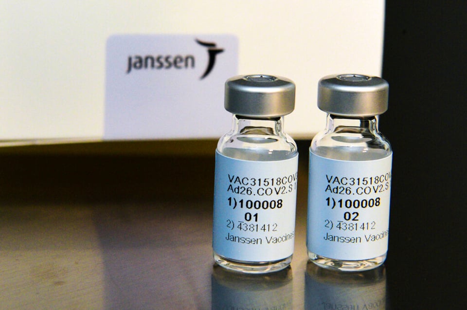 Johnson & Johnson pide aprobación de vacuna contra coronavirus de una sola dosis