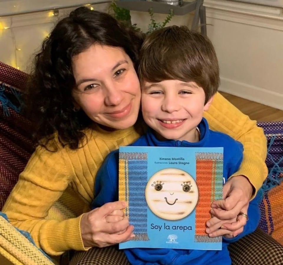 Georgia: Emprendedora hispana busca enseñar a los niños a amar el español a través de la lectura