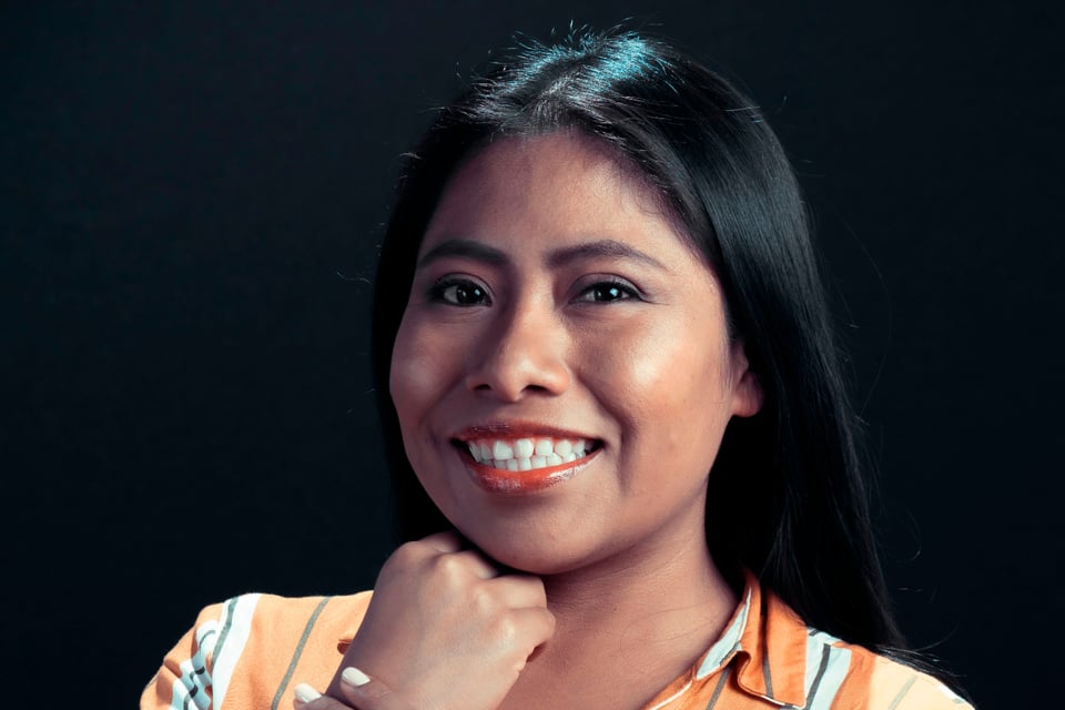 ¡Triunfante! Yalitza Aparicio impacta en los Globos de Oro