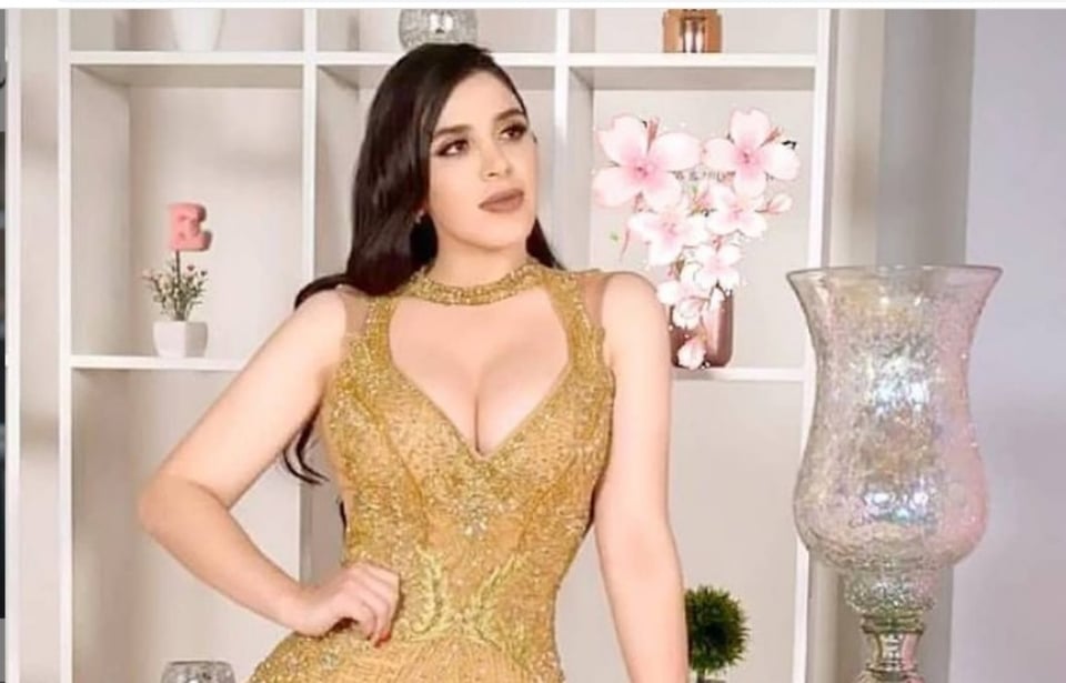 En minifalda, mientras está en la cárcel, aparece foto nunca antes vista de Emma Coronel enseñando pierna (FOTO)