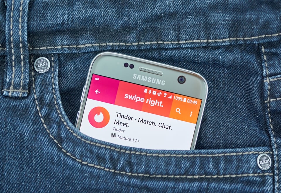 Hispana seduce a un hombre en ‘app’ de citas y lo desvalija (VIDEO)
