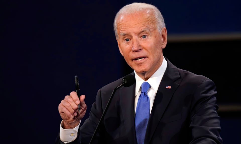 Biden elimina castigo financiero que Trump impuso a quien pide “green card” para familia featured image