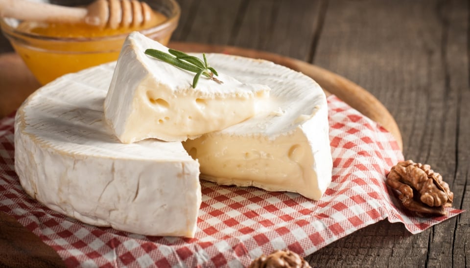 Alertan por brote de listeria en quesos estilo hispano en varios estados