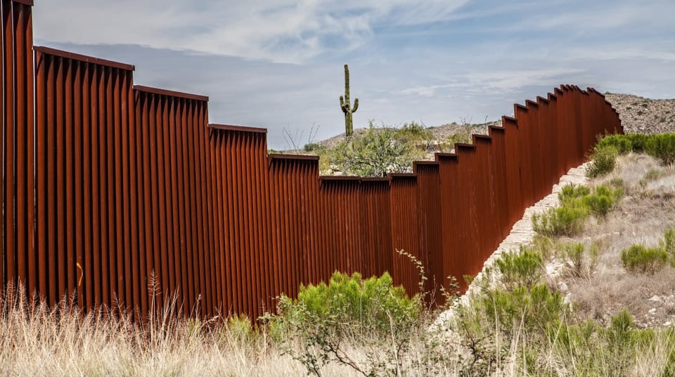 Comienza revisión de casos de asilo; migrantes cruzan a EE.UU. desde tres ciudades de México
