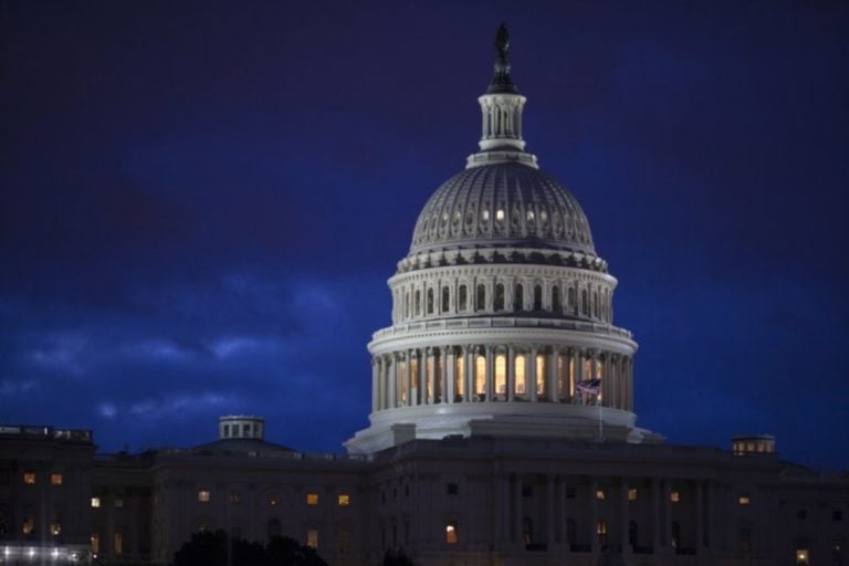 Legisladores impulsan un cuarto cheque de estímulo