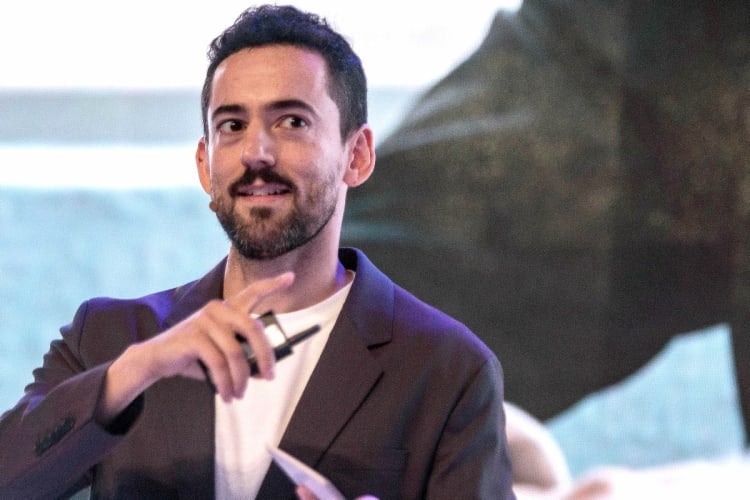 Actor mexicano Luis Gerardo Méndez se encuentra de luto tras la muerte de su padre (FOTO)
