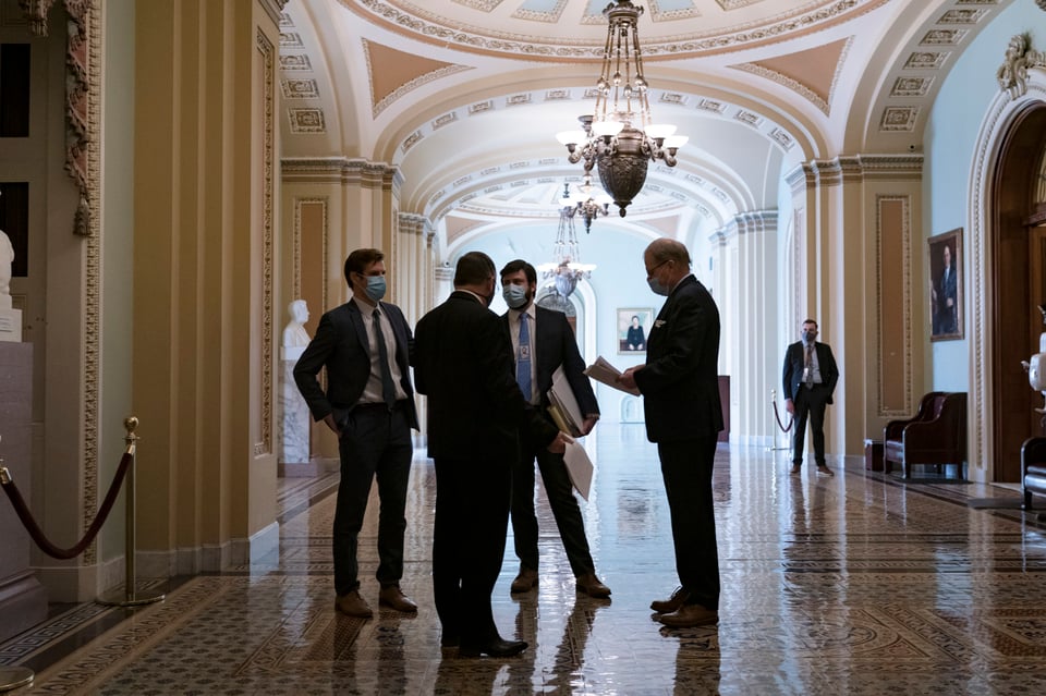 Senado rechaza incluir aumento del salario mínimo a $15 en el nuevo paquete de ayuda