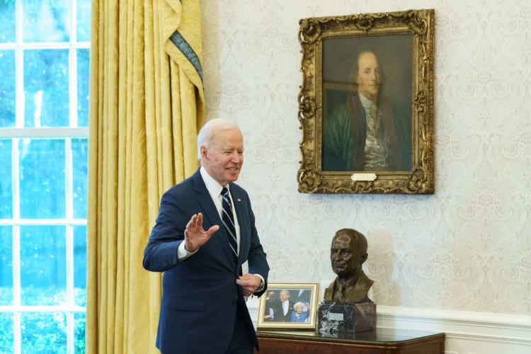 Tras la firma del Cheque, Biden enviará el tercer cheque «este mismo fin de semana»