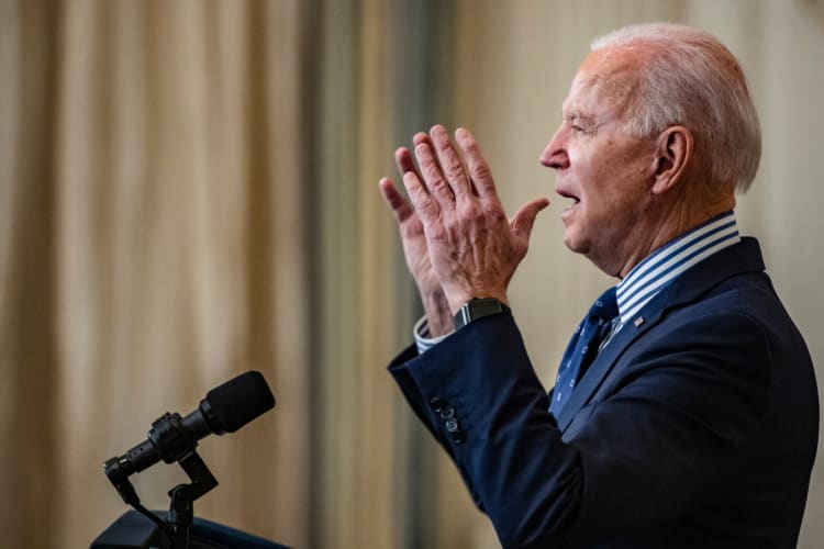Tras aprobar ayuda en el Senado, Biden rompe el silencio