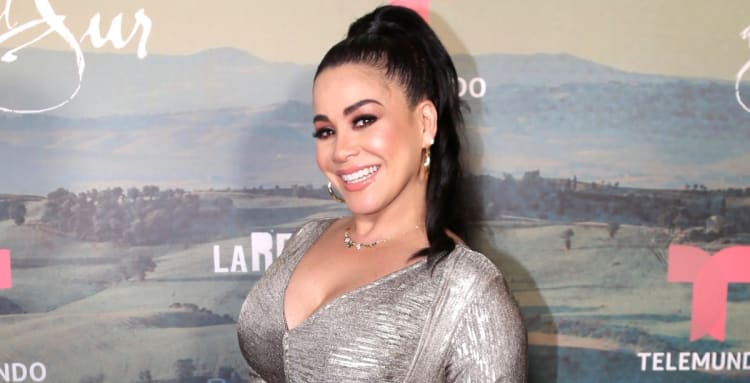 ¡Se le chispoteó! Veneno Sandoval presume baile con ajustado vestido y enseña de más (VIDEO)