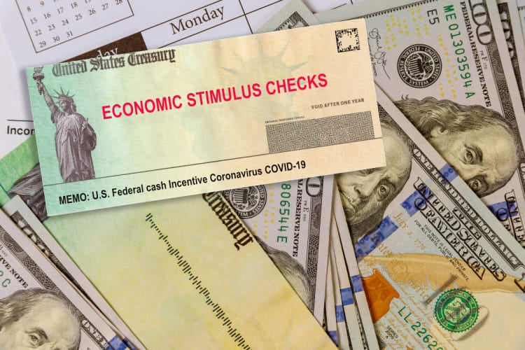 Buenas noticias para los que anhelan recibir el tercer cheque de estímulo de $1,400