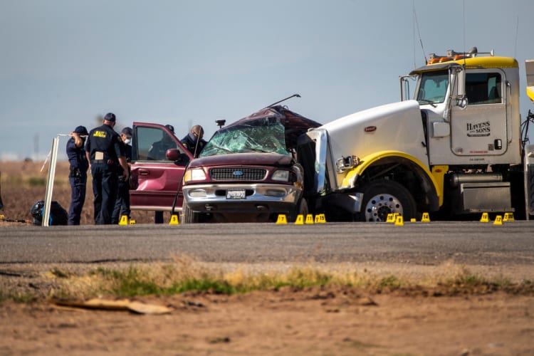 Se filtran fuertes imágenes del accidente en El Centro y se revela que murieron al menos 10 mexicanos