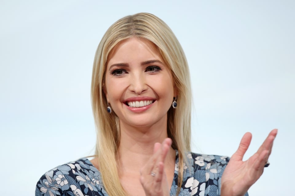 Ivanka Trump aparece en traje de baño estampado y deja sin aliento a muchos