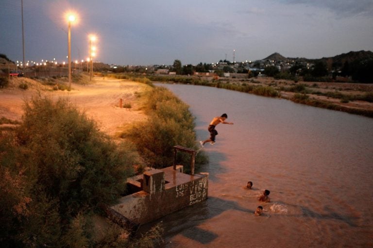 Dos inmigrantes mueren ahogados en el Río Grande y la Patrulla Fronteriza no hizo nada