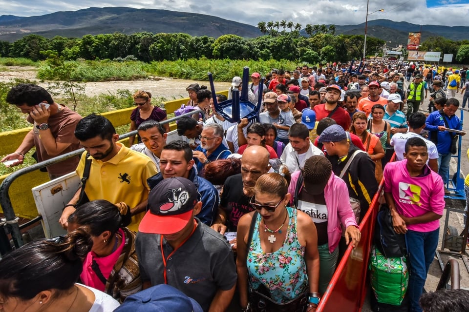 Alertan a inmigrantes venezolanos de estafas al tramitar el TPS