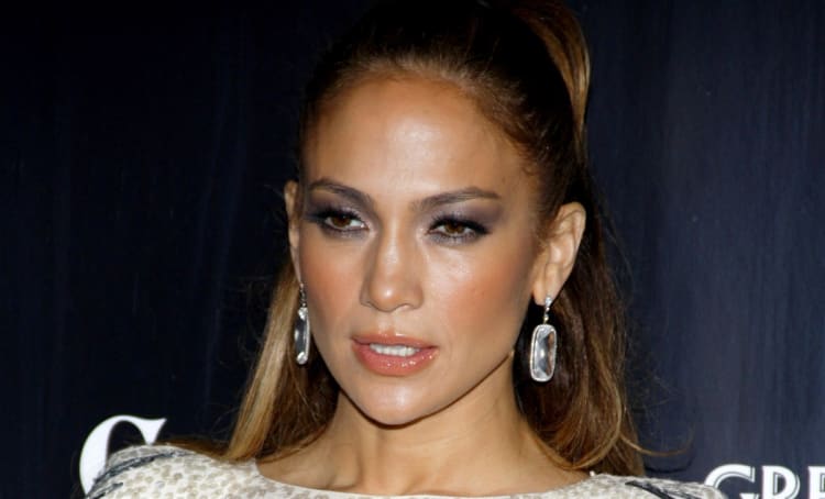 JLo encanta con su trasero al vestir un pantalón ajustado (FOTOS)