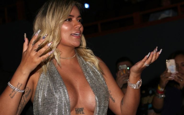 Karol G presume su cuerpo en sexy bikini al más puro estilo de JLo (FOTOS)