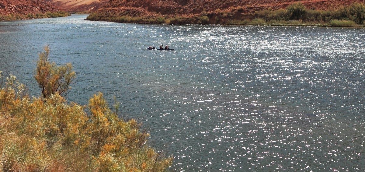Circula material de contrabando de migrantes en Río Colorado por rafting (VIDEO)